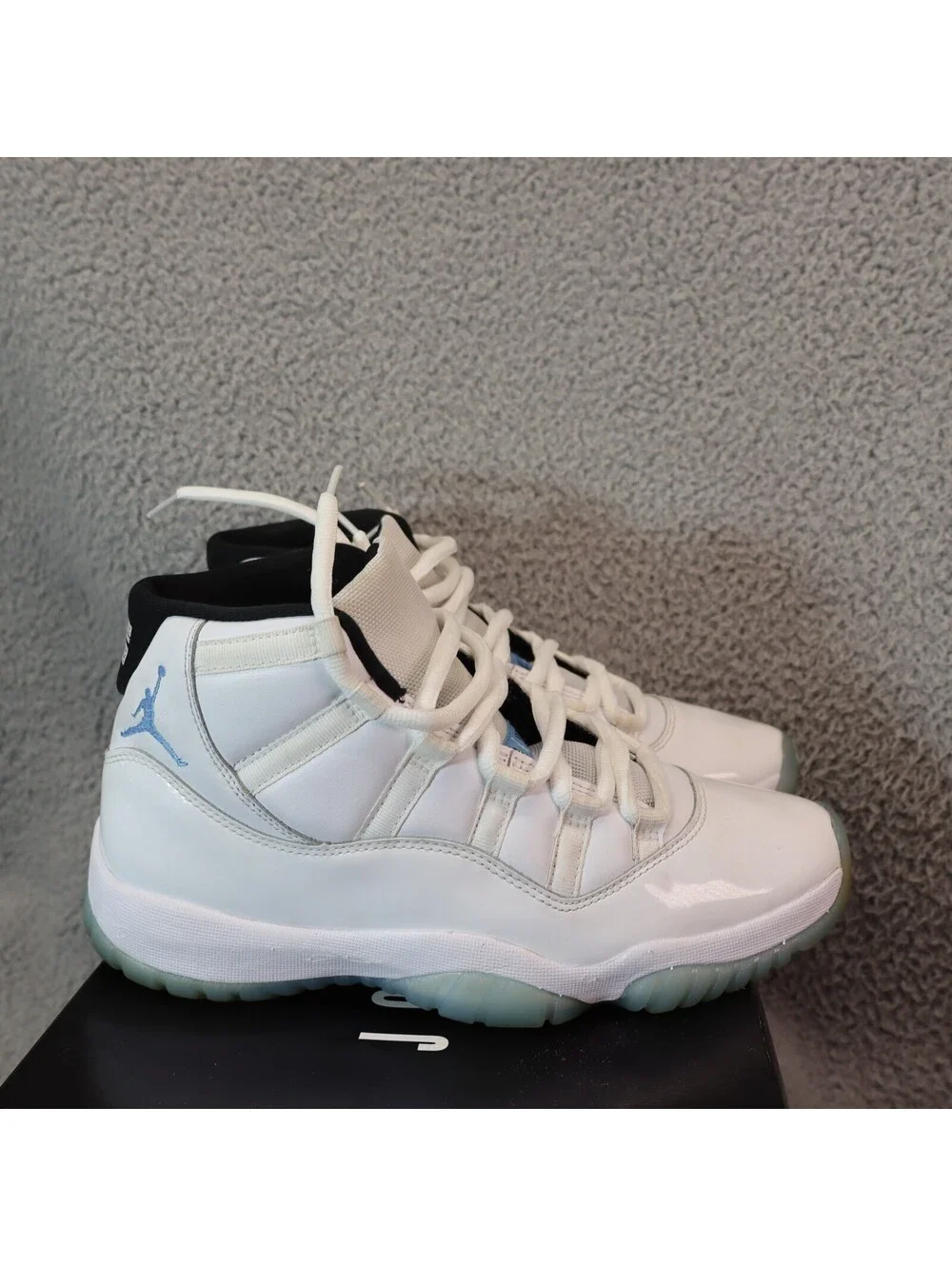 Jordan 11 Retro Legend Blue Men sz 9 Sneaker CT8012-104